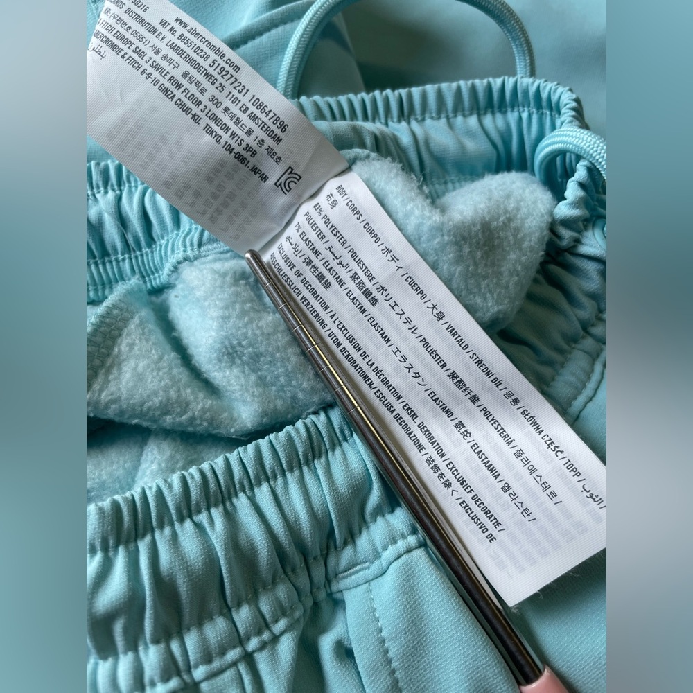 Gilly Hicks Active Fleece-Lined
Cargo Pants - Picture 6 of 10